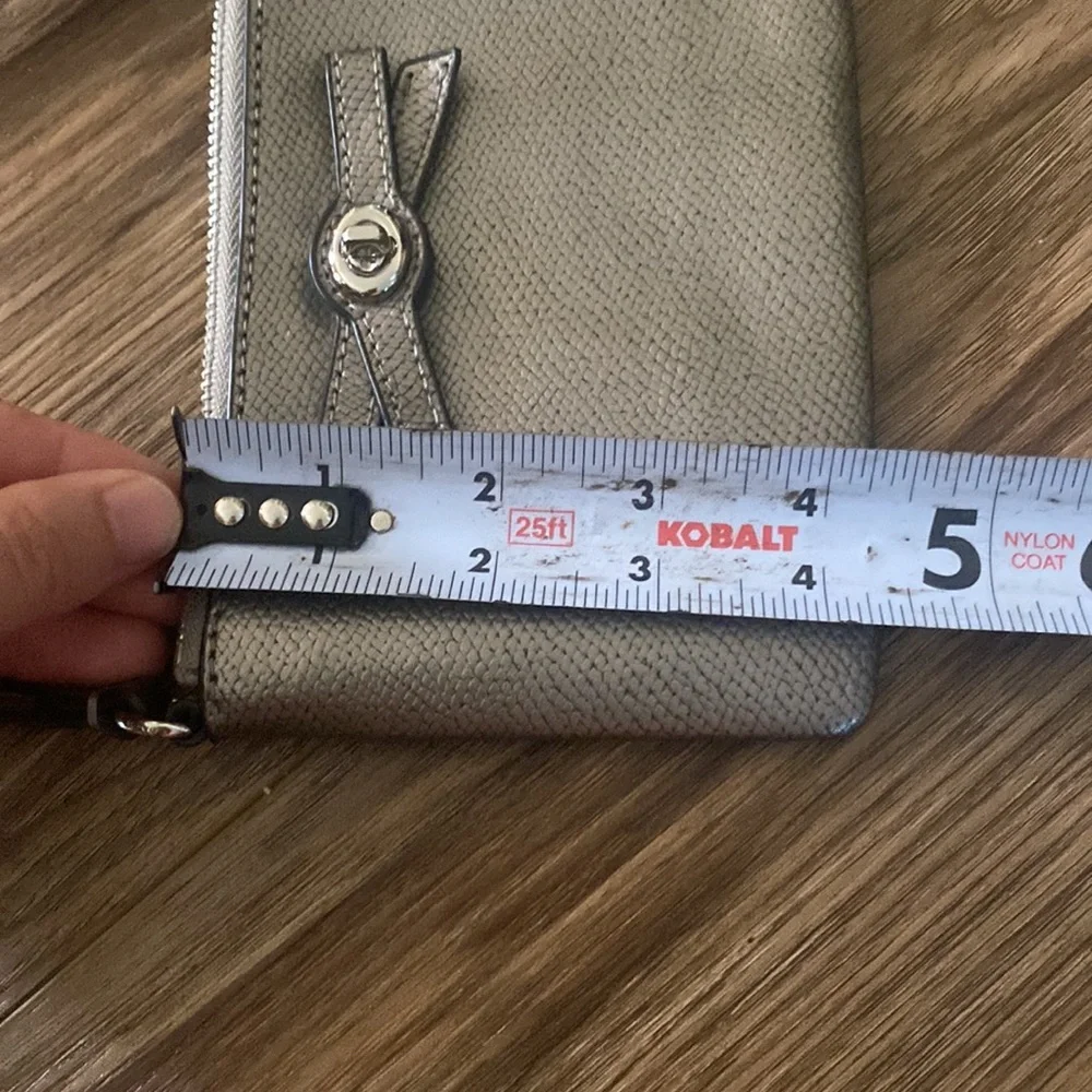 TURNLOCK BOW CORNER ZIP WRISTLET IN PATENT LEATHER (COACH F64648)SILVER/GUNMETAL